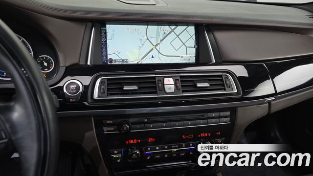 BMW 7-Series 2015 — photo 14
