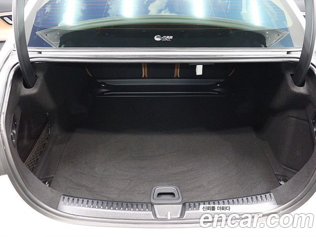 Mercedes-Benz E-Class 2025 — photo 5