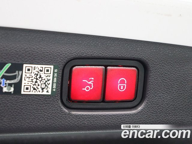 Mercedes-Benz E-Class 2025 — photo 6