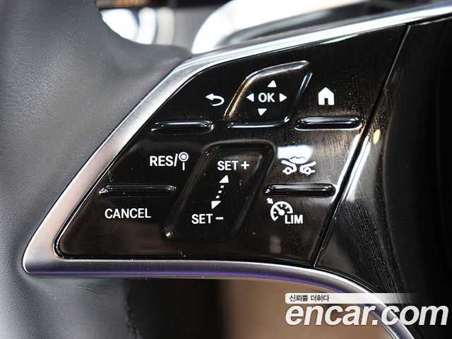 Mercedes-Benz E-Class 2025 — photo 10