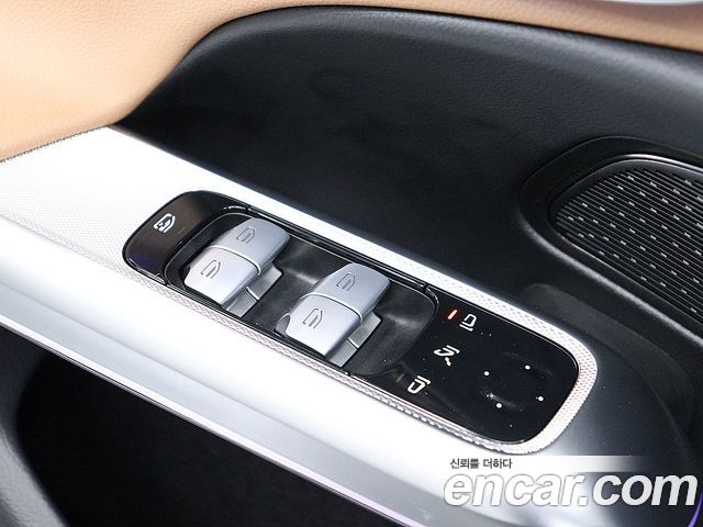 Mercedes-Benz E-Class 2025 — photo 12