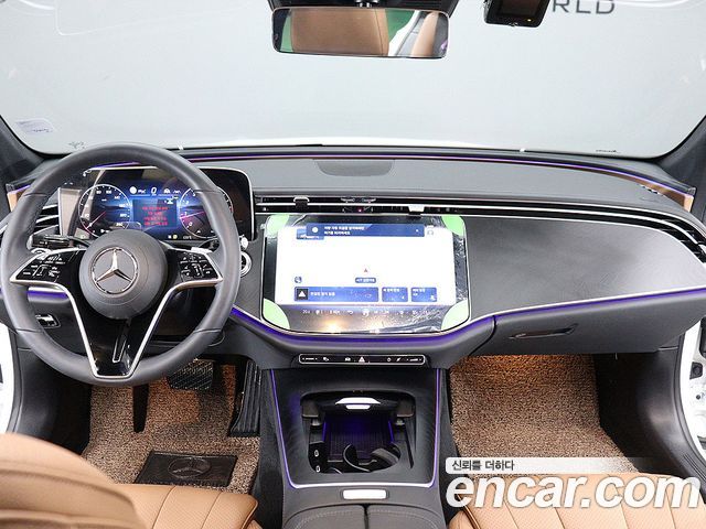 Mercedes-Benz E-Class 2025 — photo 14