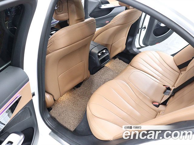 Mercedes-Benz E-Class 2025 — photo 16