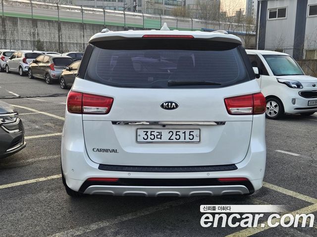 Kia Canival 2015 — photo 4
