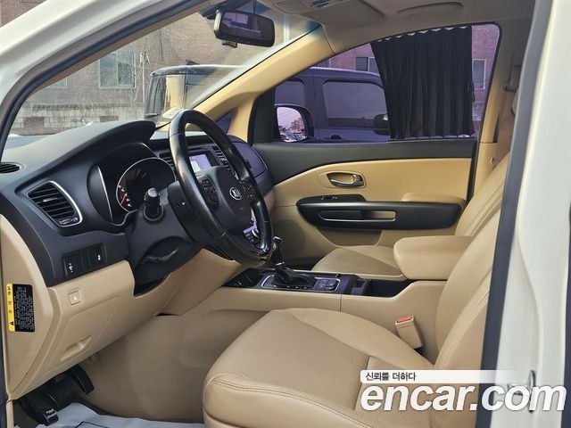 Kia Canival 2015 — photo 10