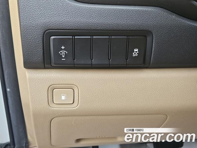 Kia Canival 2015 — photo 11