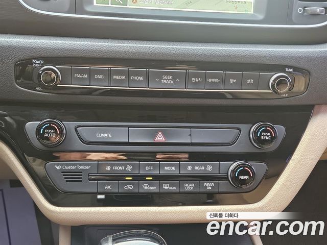 Kia Canival 2015 — photo 16