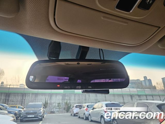 Kia Canival 2015 — photo 17