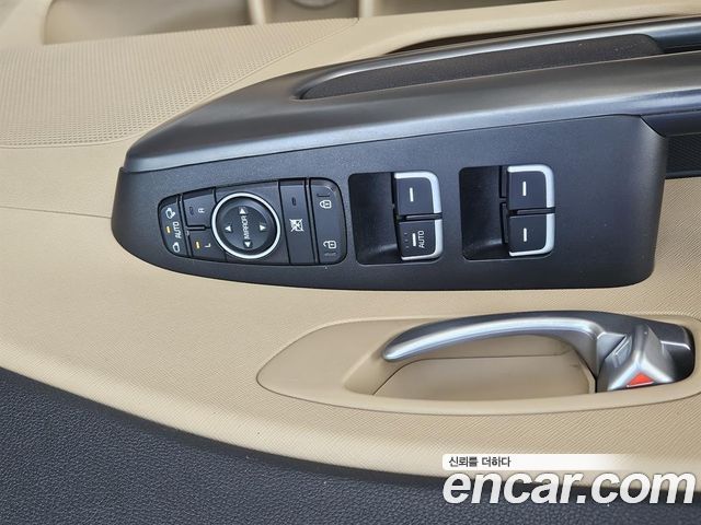 Kia Canival 2015 — photo 18
