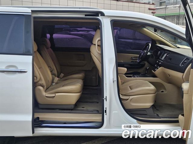 Kia Canival 2015 — photo 19