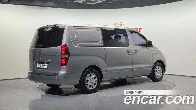 Hyundai Starex 2012 — photo 2