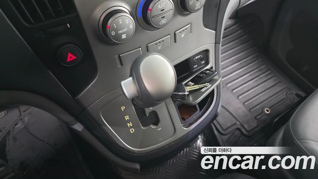 Hyundai Starex 2012 — photo 9