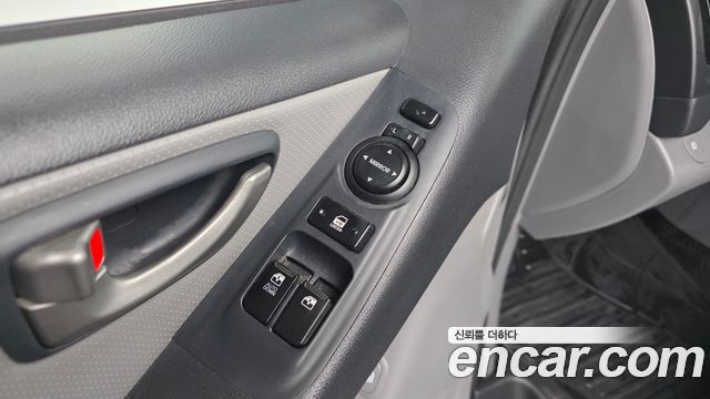 Hyundai Starex 2012 — photo 16