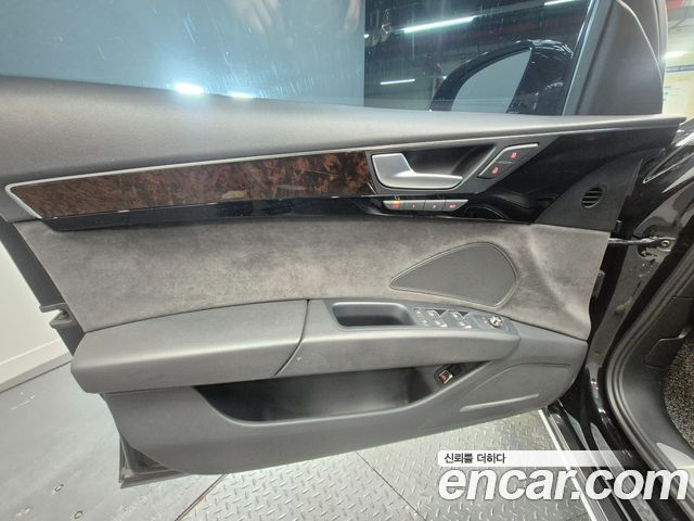 Audi A8 2015 — photo 19