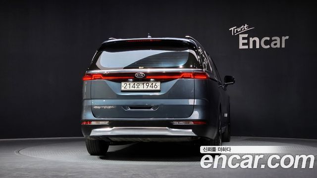 Kia Canival 2021 — photo 4
