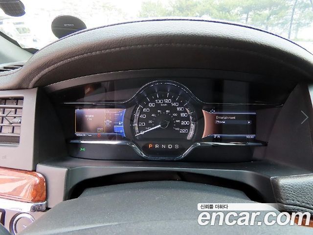 Lincoln MKS 2014 — photo 9