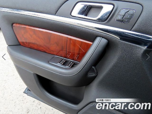 Lincoln MKS 2014 — photo 11