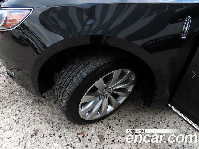 Lincoln MKS 2014 — photo 20