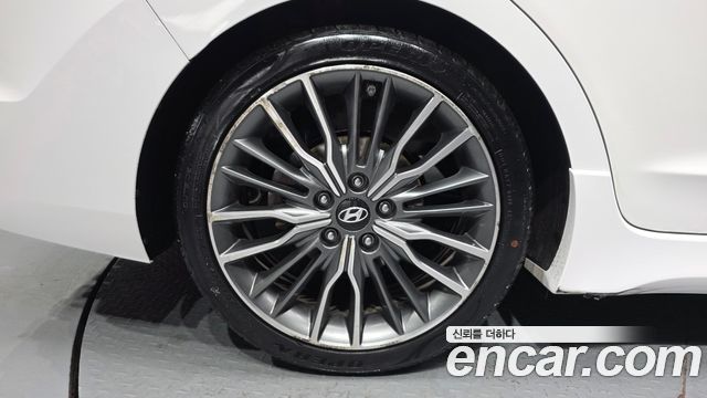 Hyundai AVANTE 2017 — photo 5