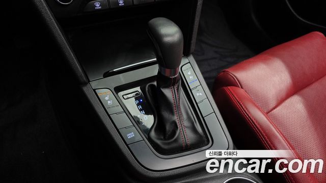 Hyundai AVANTE 2017 — photo 9