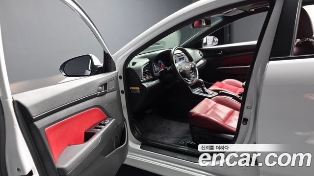 Hyundai AVANTE 2017 — photo 10