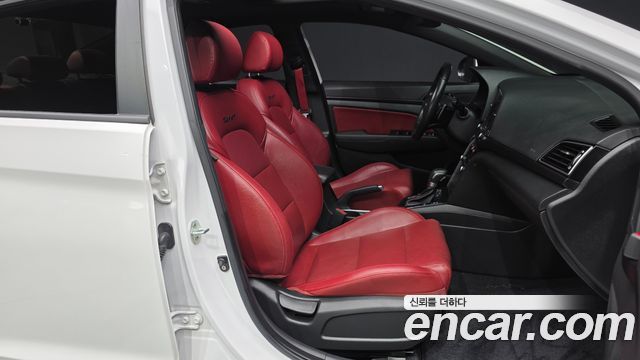 Hyundai AVANTE 2017 — photo 11