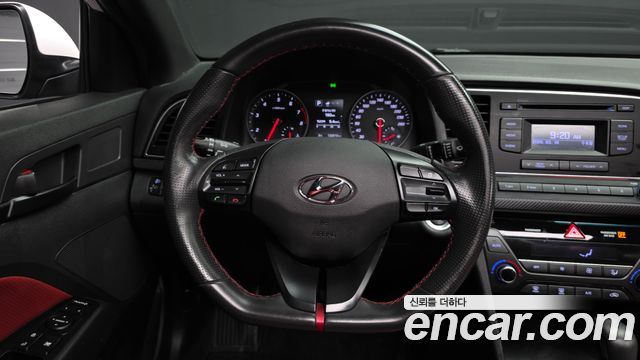 Hyundai AVANTE 2017 — photo 13