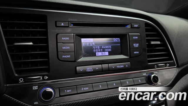 Hyundai AVANTE 2017 — photo 15