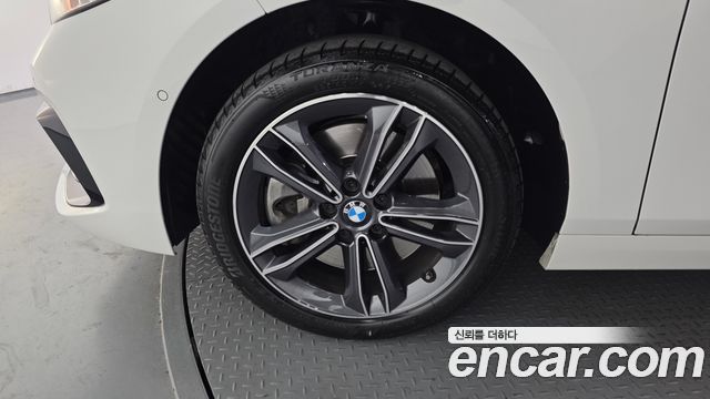 BMW 1-Series 2024 — photo 5
