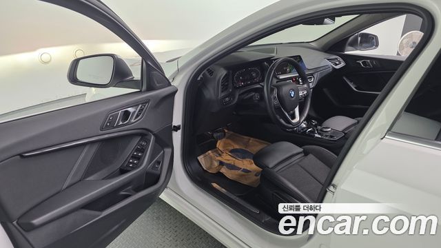 BMW 1-Series 2024 — photo 11