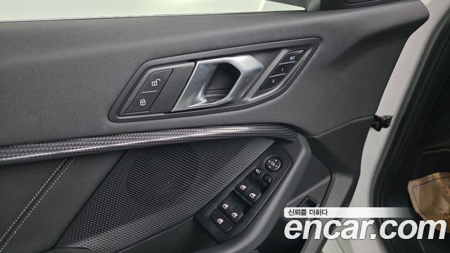 BMW 1-Series 2024 — photo 17