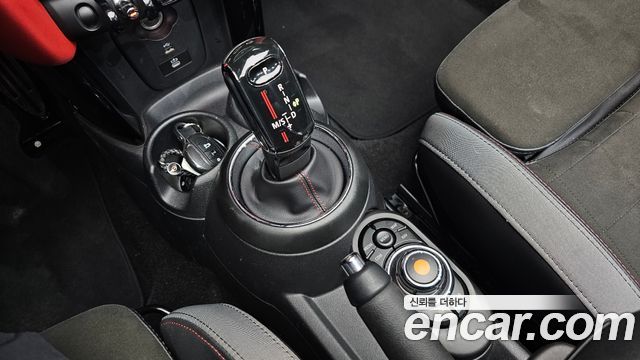 Mini Cooper Convertible 2020 — photo 9