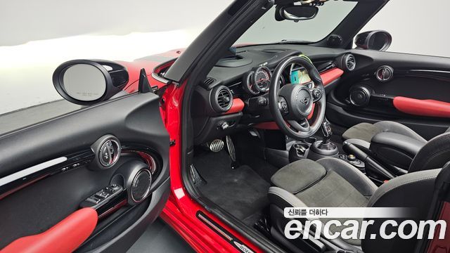 Mini Cooper Convertible 2020 — photo 10