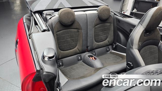 Mini Cooper Convertible 2020 — photo 11
