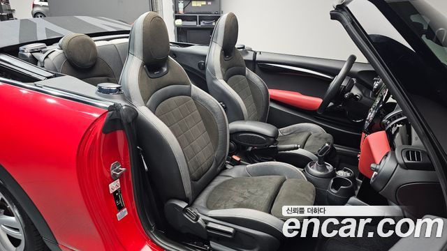 Mini Cooper Convertible 2020 — photo 12