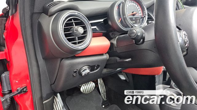 Mini Cooper Convertible 2020 — photo 13