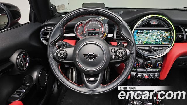 Mini Cooper Convertible 2020 — photo 14