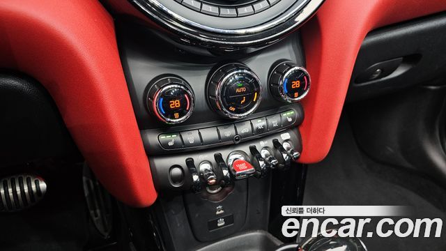 Mini Cooper Convertible 2020 — photo 17