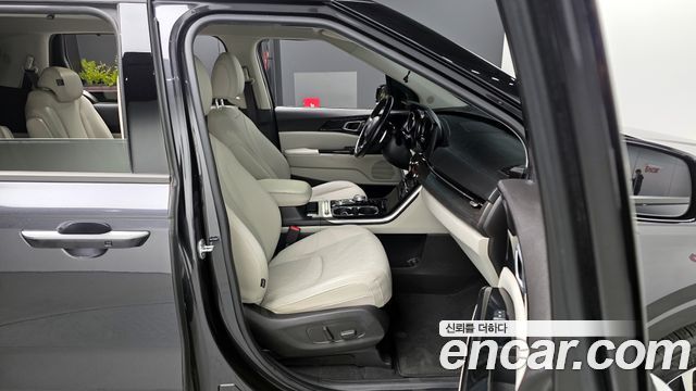 Kia Canival 2021 — photo 11