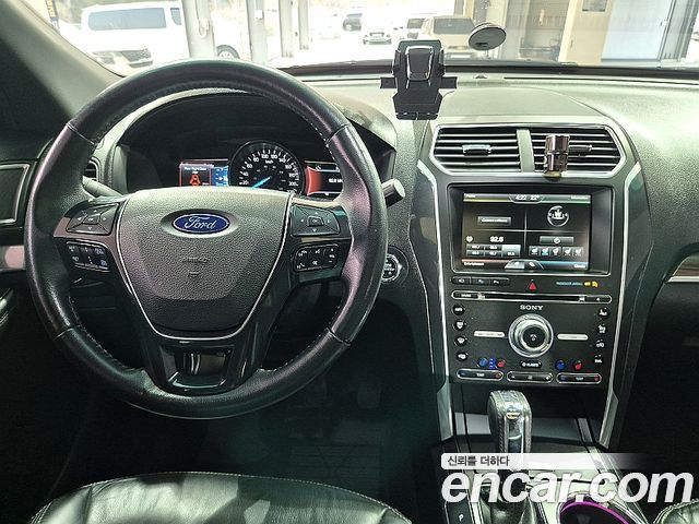 Ford Explorer 2016 — photo 12