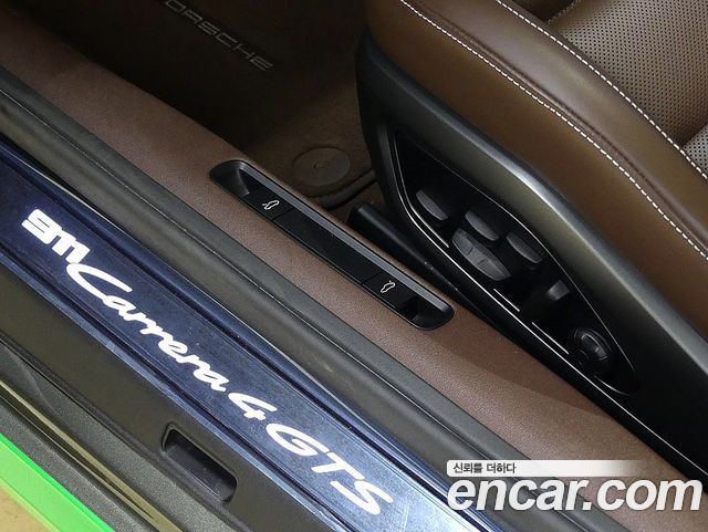 Porsche 911 2022 — photo 17