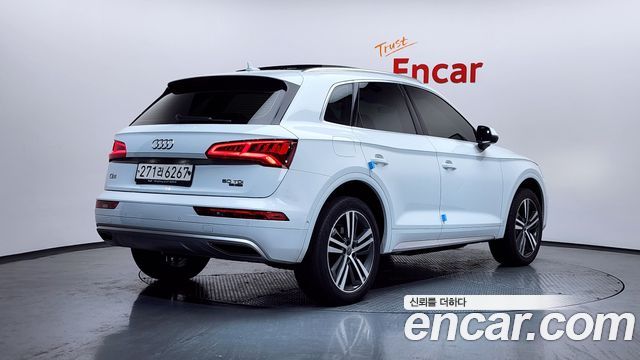 Audi Q5 2020 — photo 2