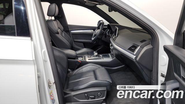 Audi Q5 2020 — photo 11