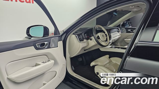 Volvo XC60 2021 — photo 10
