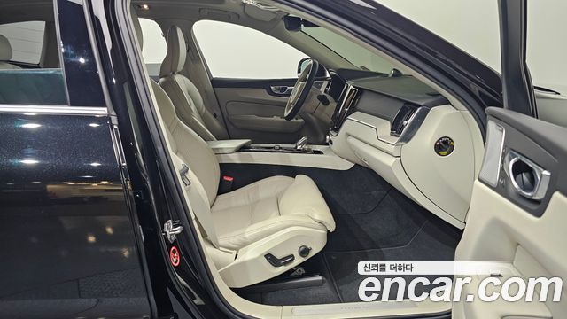 Volvo XC60 2021 — photo 11