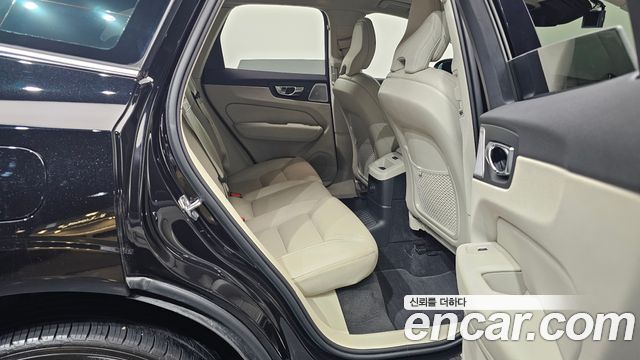 Volvo XC60 2021 — photo 12