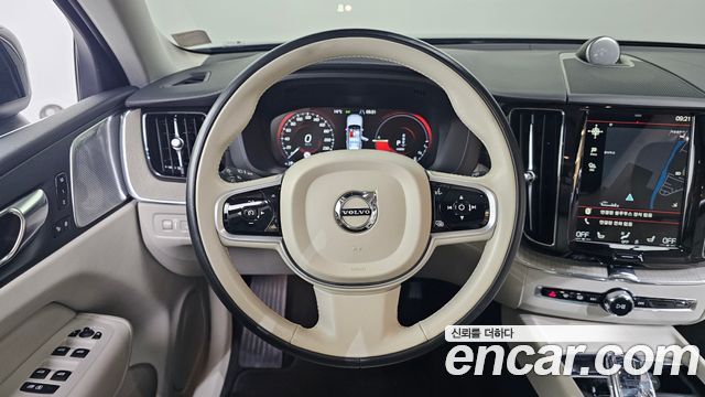 Volvo XC60 2021 — photo 13