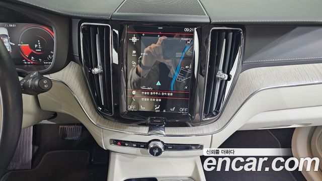 Volvo XC60 2021 — photo 15