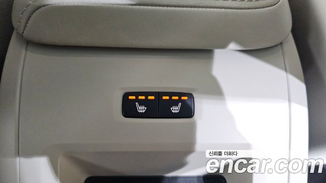 Volvo XC60 2021 — photo 18