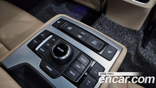 Genesis G80 2018 — photo 18